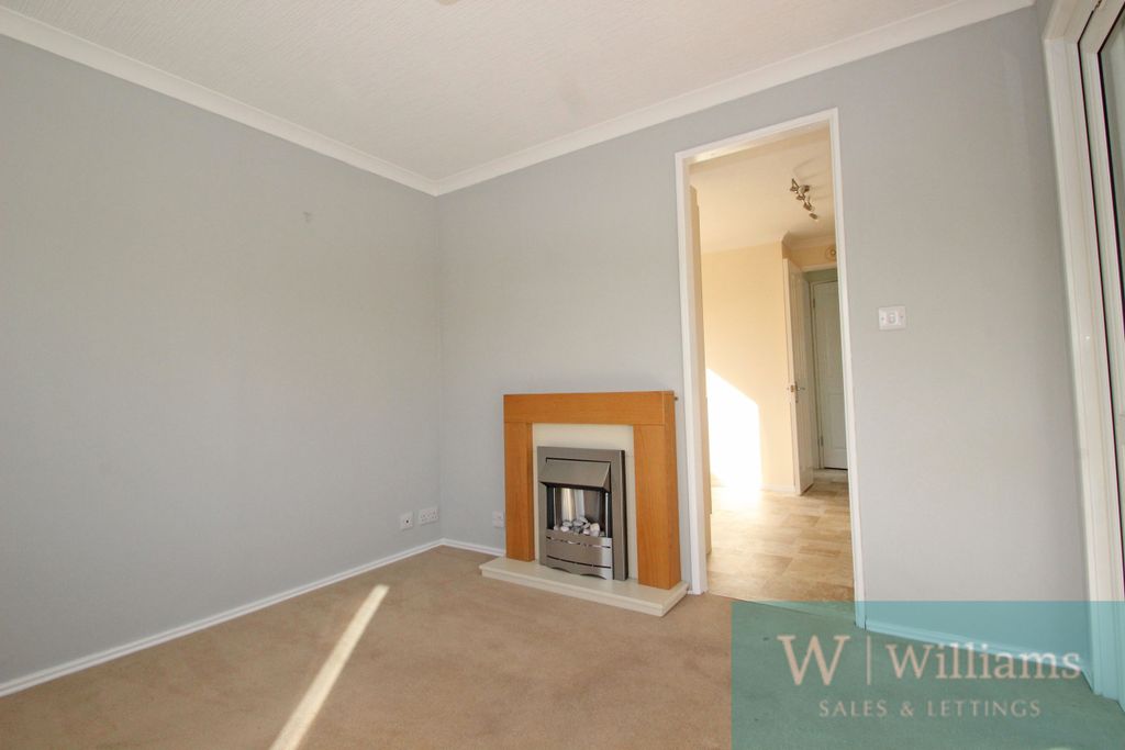 Property photo 3 of 10 Lounge