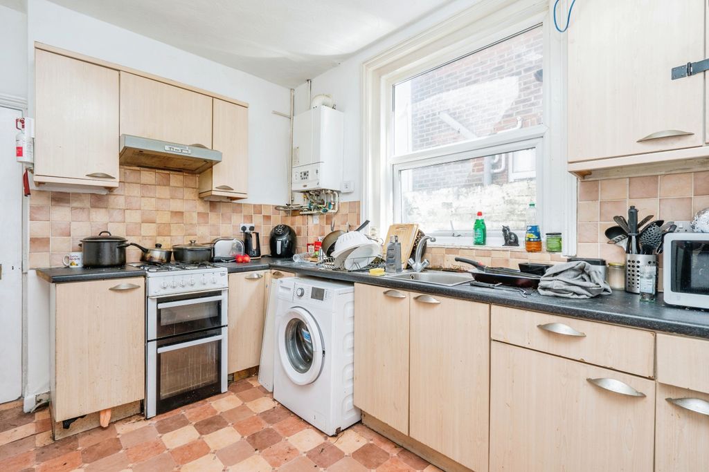 Property photo 3 of 15 Kitchen