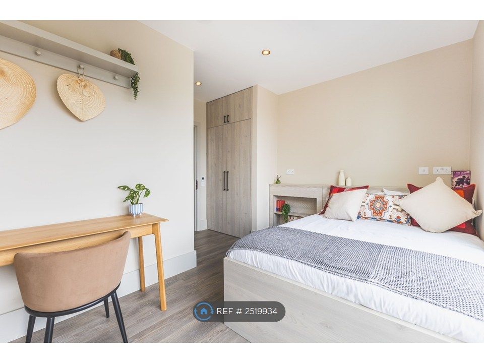 Property photo 1 of 26 Standard Ensuite