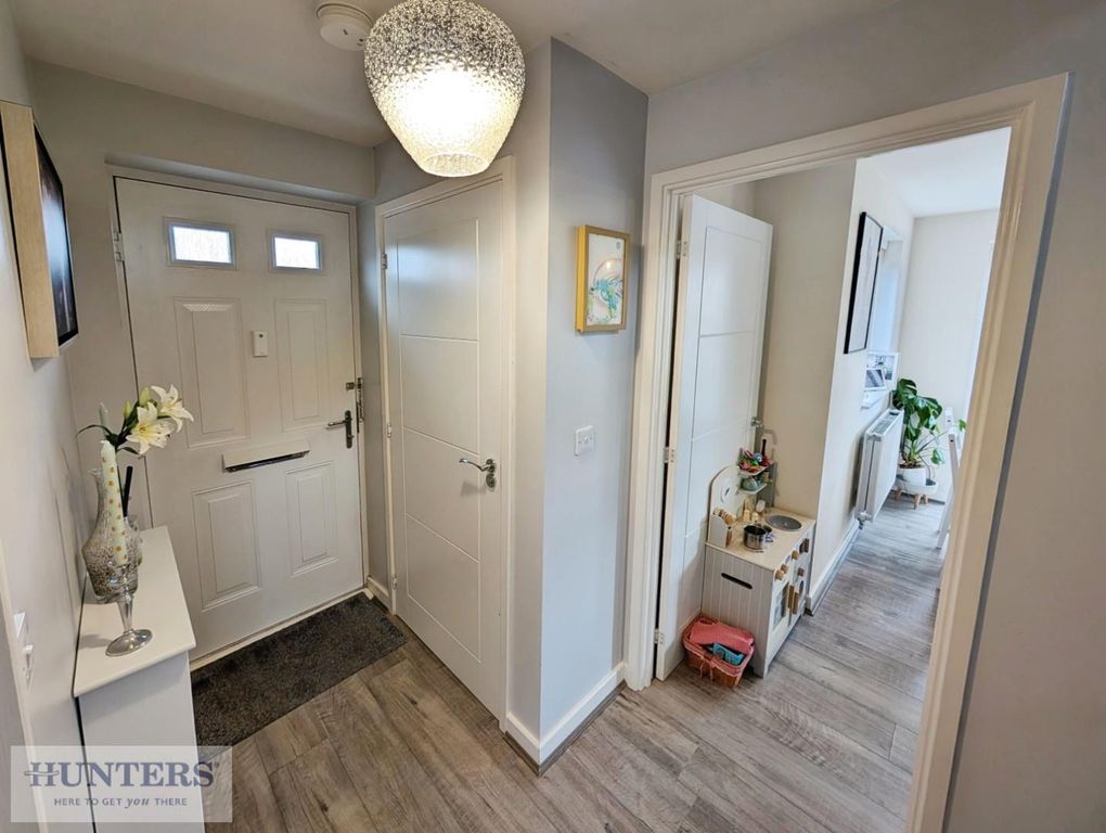 Property photo 3 of 20 Entrance Hallway