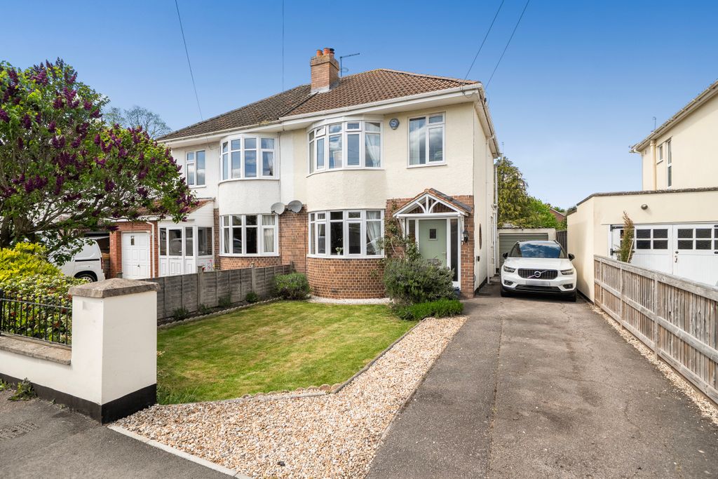 Property photo 1 of 21 .