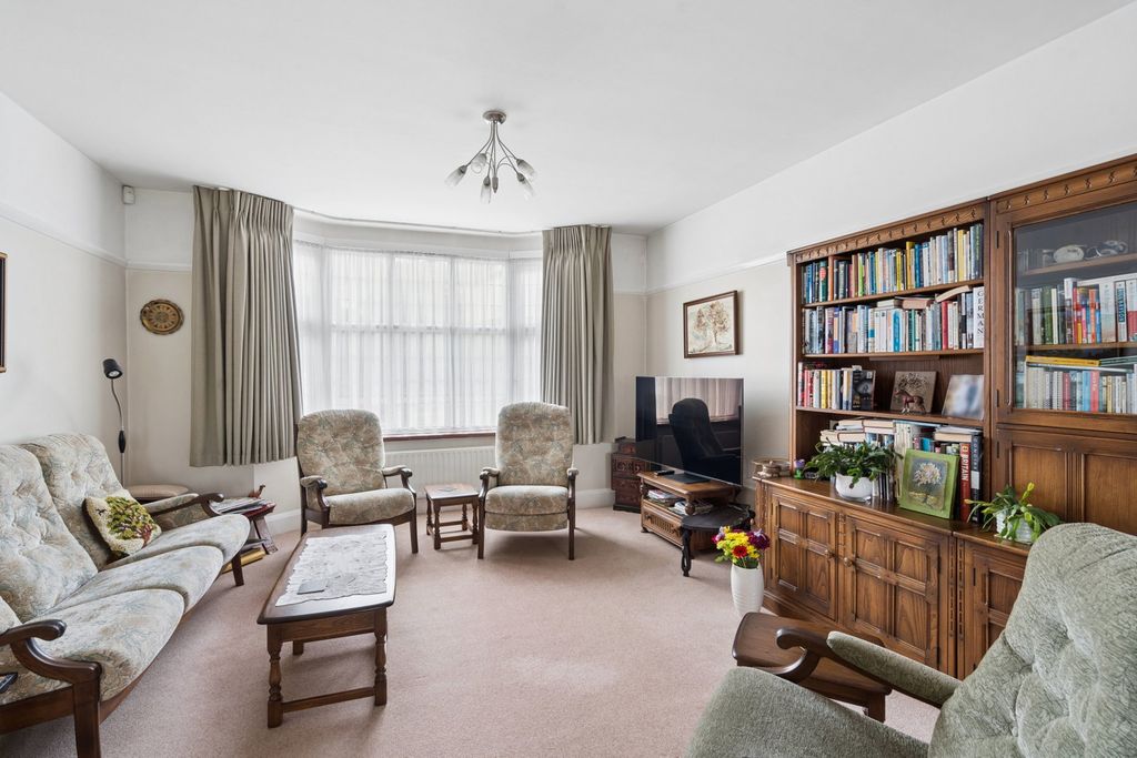 Property photo 2 of 17