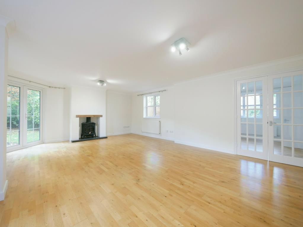 Property photo 3 of 16 Sitting Room