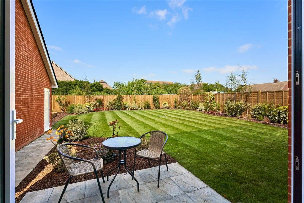 Property photo 1 of 8 Gardens