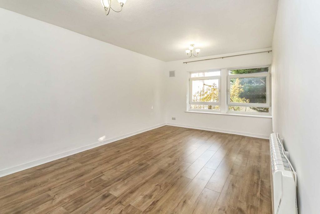 Property photo 1 of 4