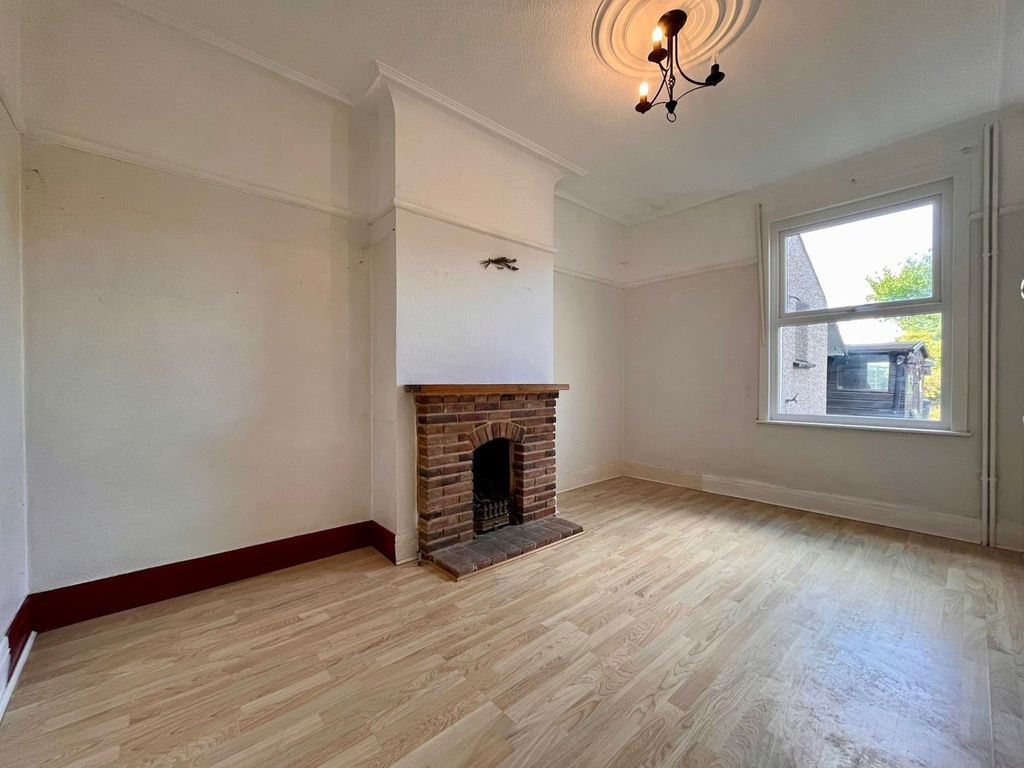 Property photo 3 of 11 4464666