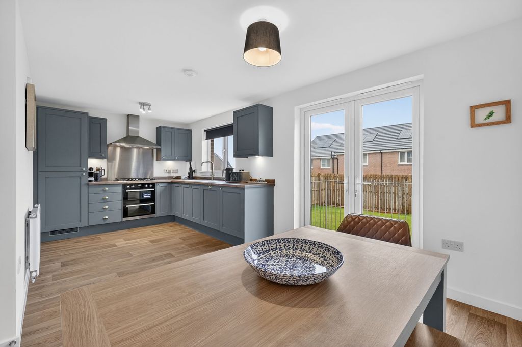 Property photo 3 of 30