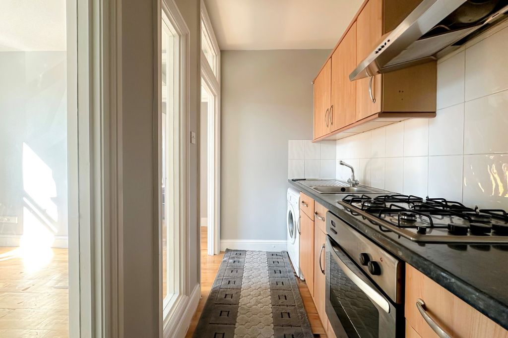 Property photo 1 of 11 Picture No. 13