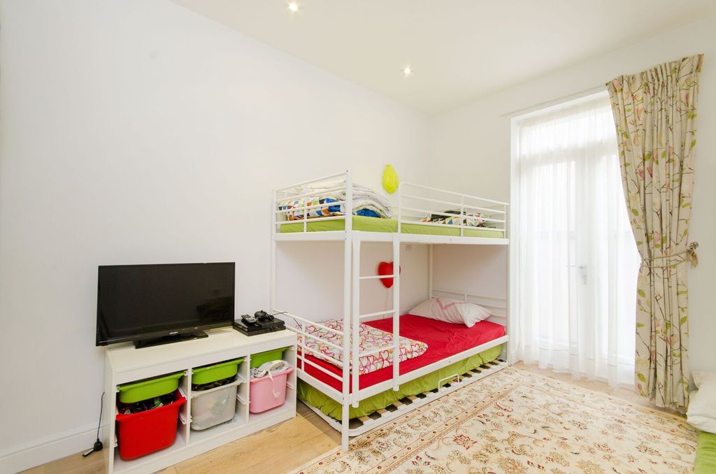 Property photo 2 of 17