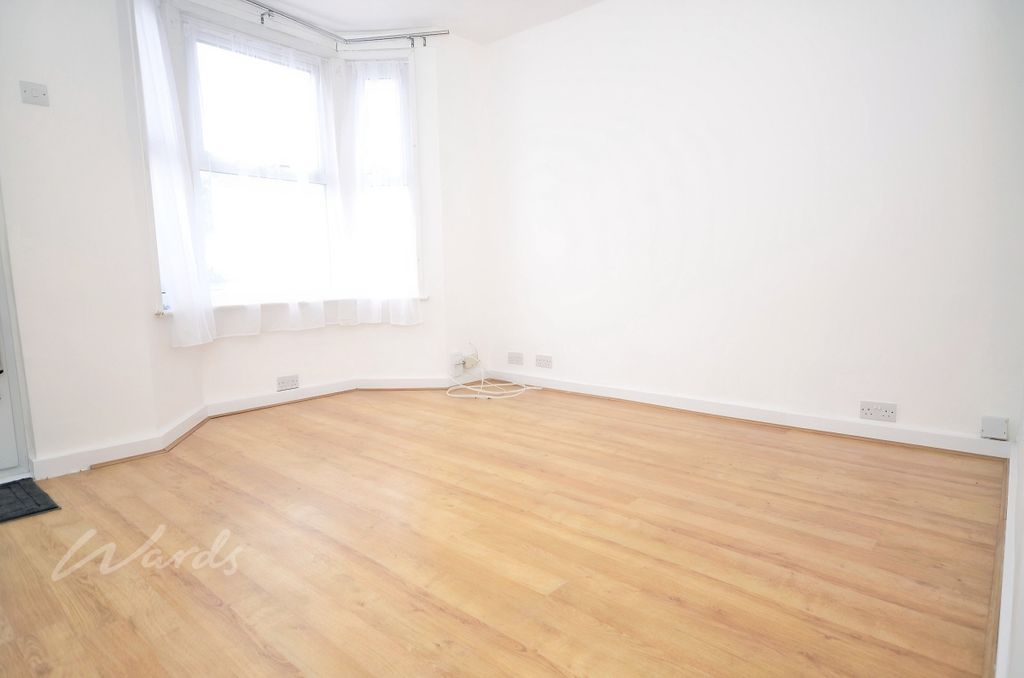 Property photo 2 of 8 Cowper Lounge