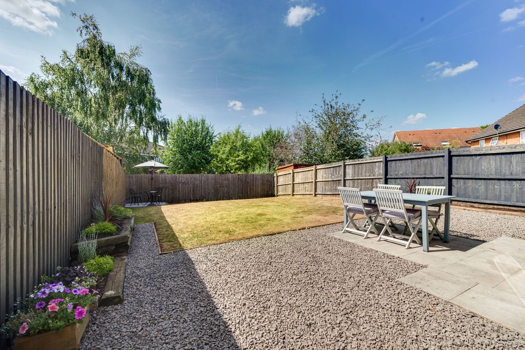 Property photo 2 of 25