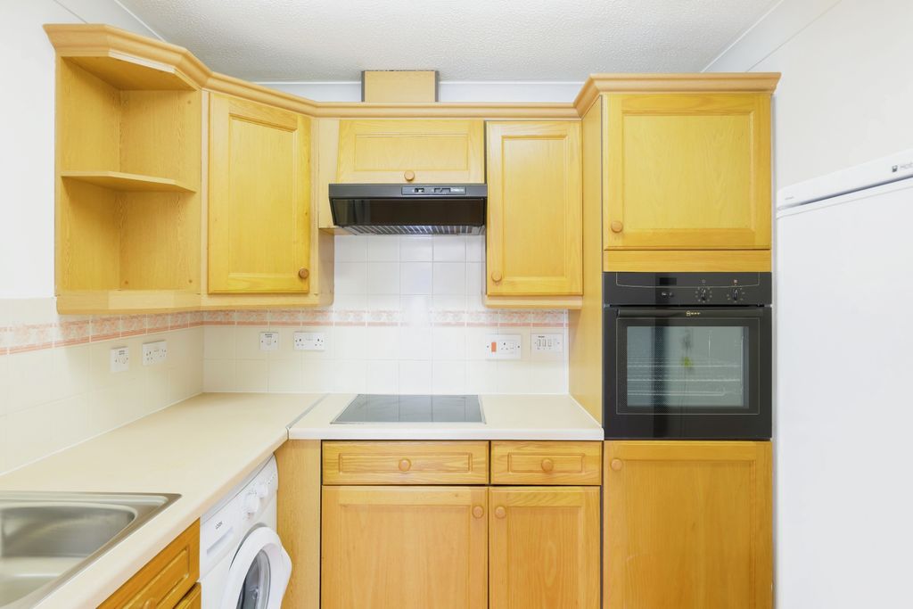 Property photo 3 of 14 Kitchen
