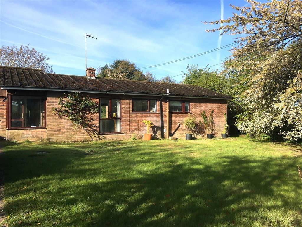 Property photo 1 of 22 Front Garden