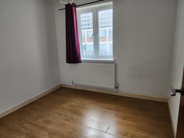 Property photo 2 of 4 Bedroom