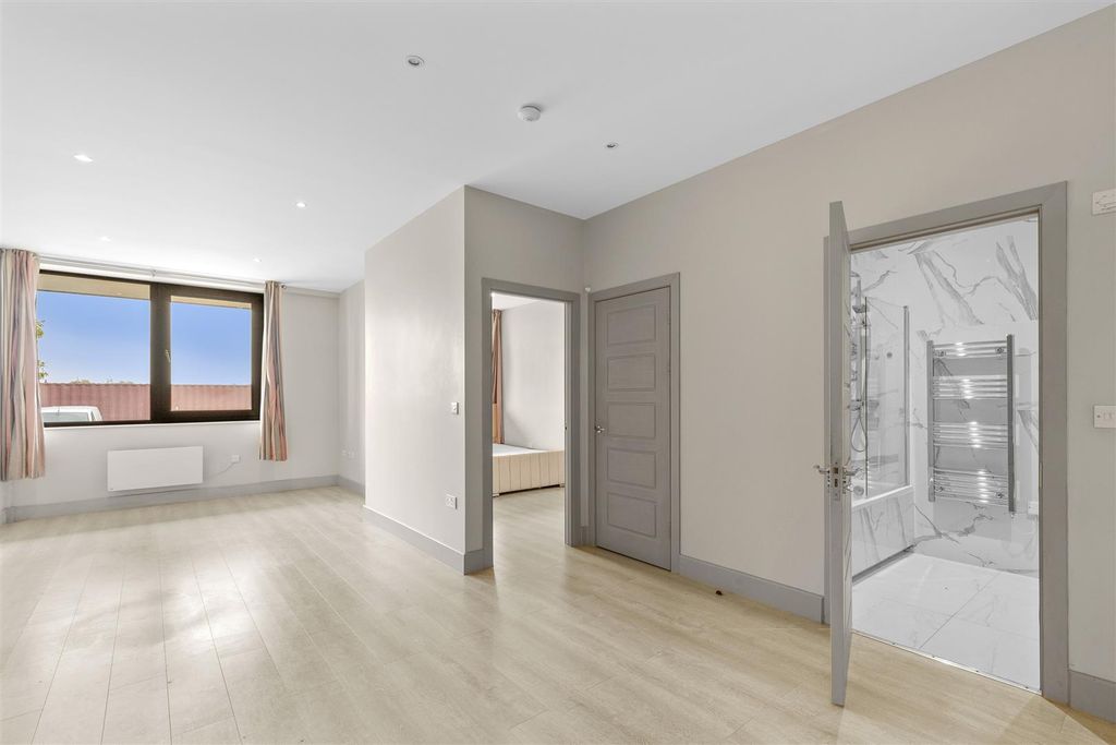 Property photo 3 of 7 19 Cube House, Quilters Way, Hp22 5Tb-6.Jpg