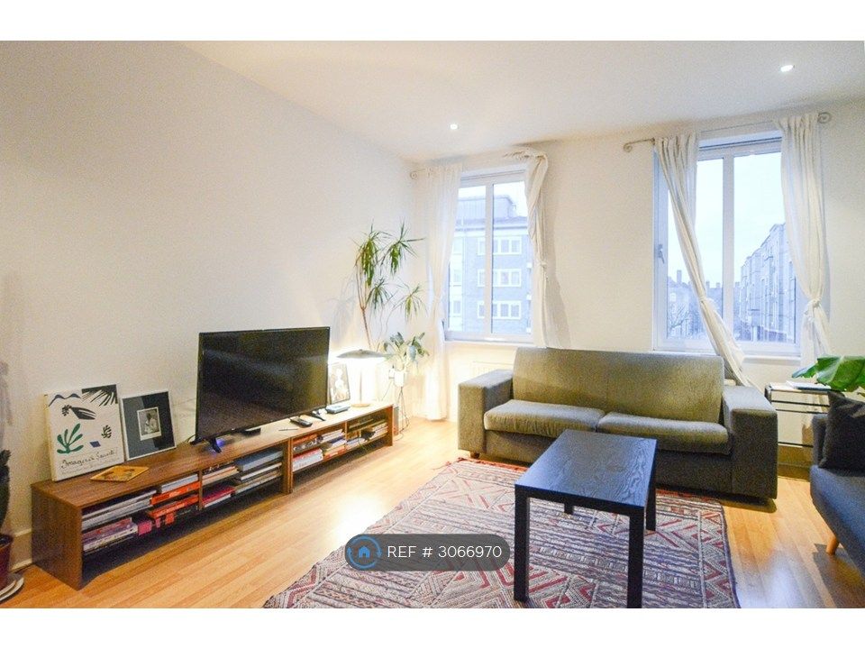 Property photo 1 of 8 Lounge Area