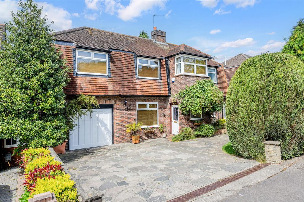 Property photo 1 of 21 Green Curve, 44 (2).Jpg