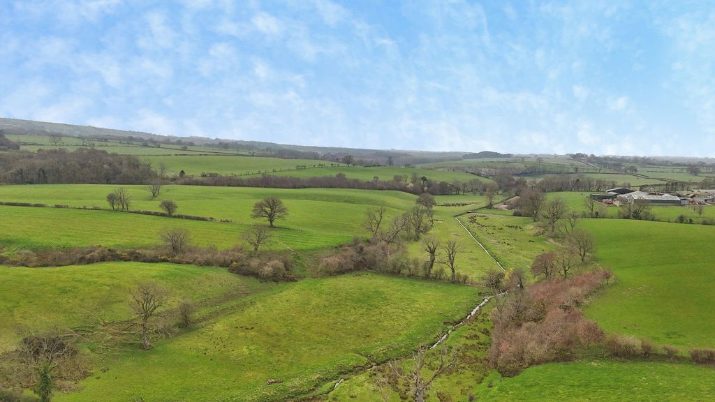 Property photo 2 of 21