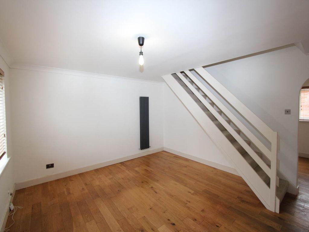 Property photo 3 of 8 Lounge