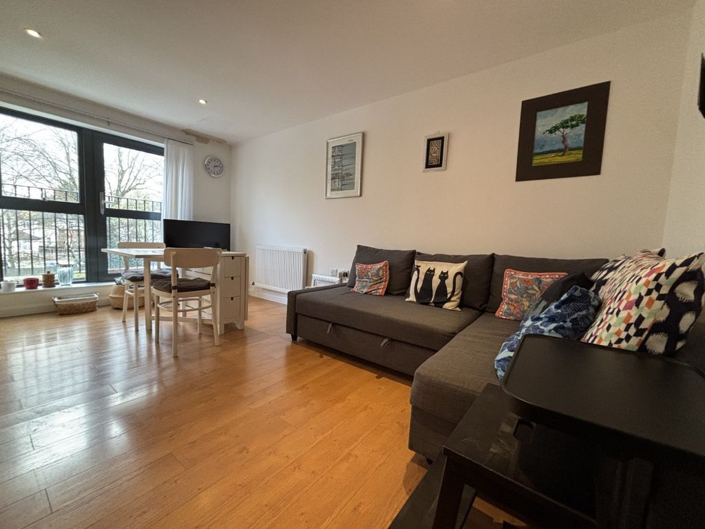 Property photo 2 of 7 3804413