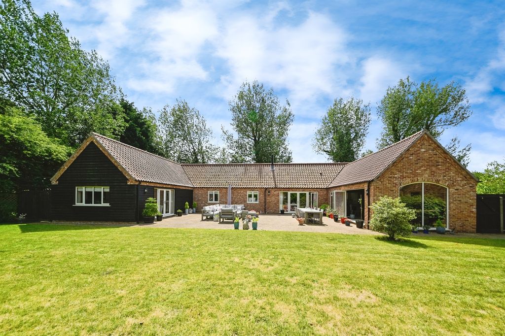 Property photo 1 of 33
