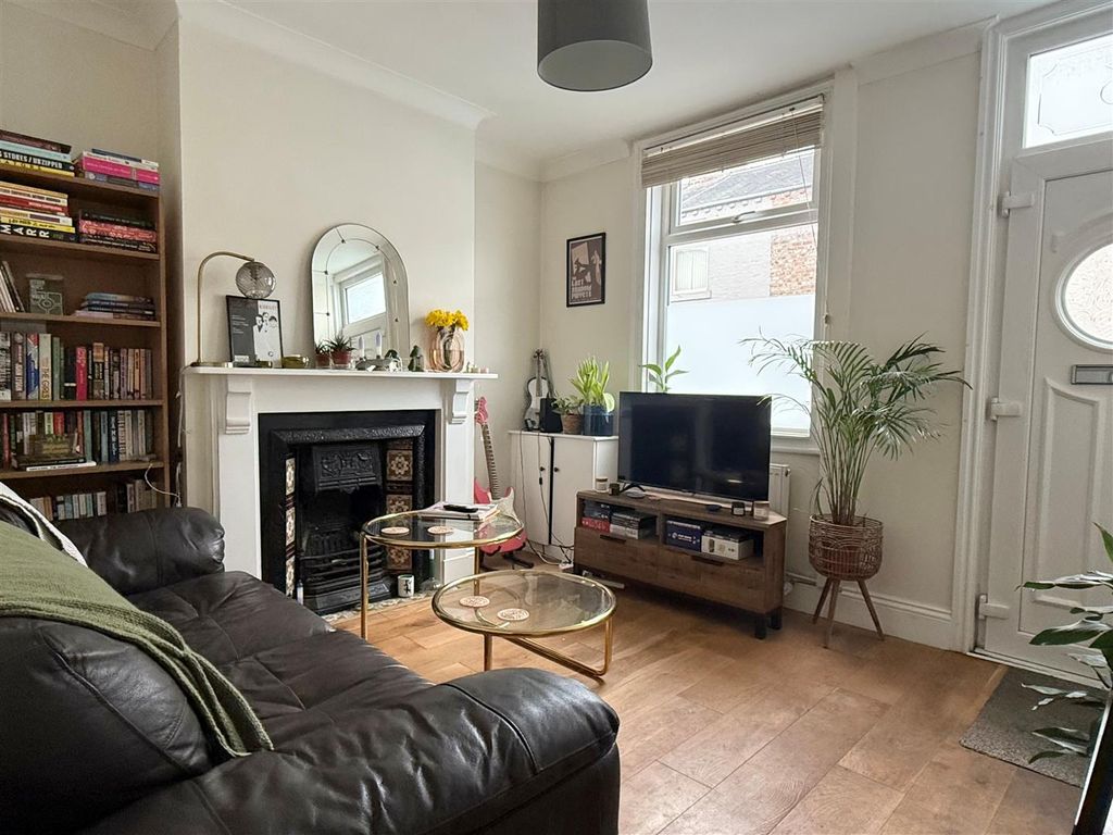 Property photo 2 of 8 Lounge.Jpg