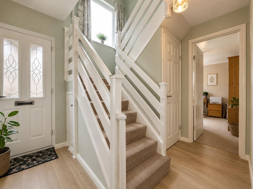 Property photo 2 of 28 5E5F7597-Da12-43BA-9076-1Dde31934415.Png