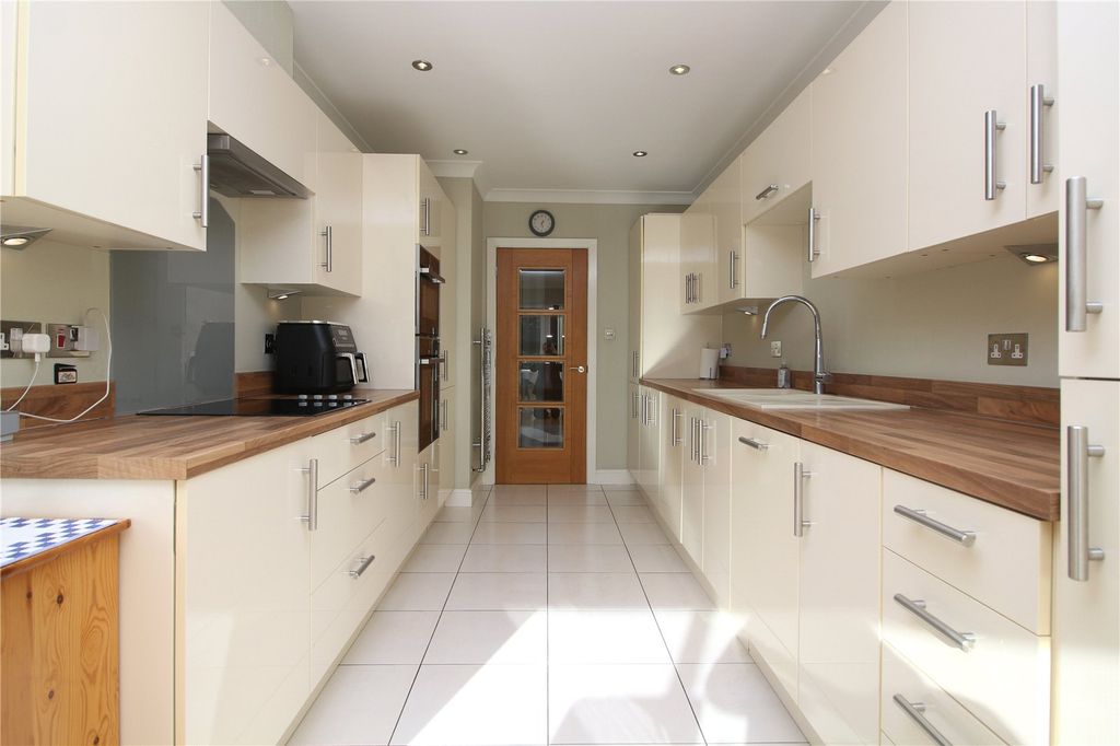 Property photo 2 of 17 Picture No. 04