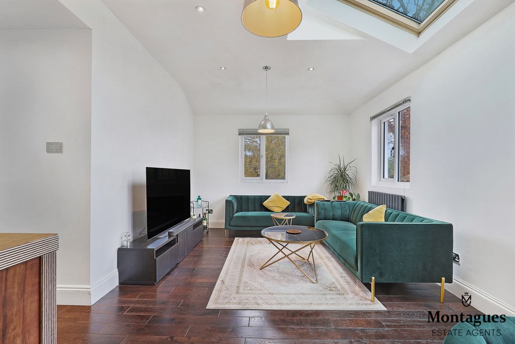 Additional image 4 of 2 bed flat for saleHemnall Street, Epping CM16