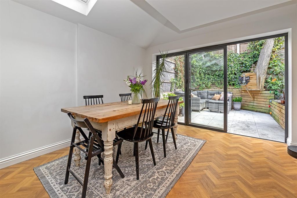 Property photo 3 of 21 7Newenglandstreet-18.Jpg
