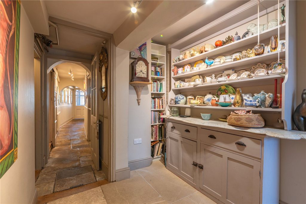 Additional image 9 of 5 bed terraced house for saleHigh Street, Hungerford, Berkshire RG17
