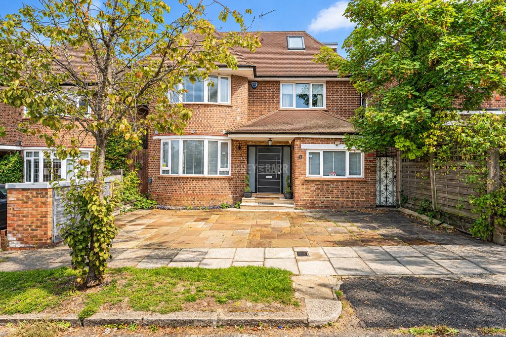 Property photo 2 of 31