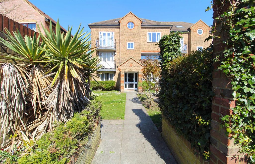 Property photo 2 of 24
