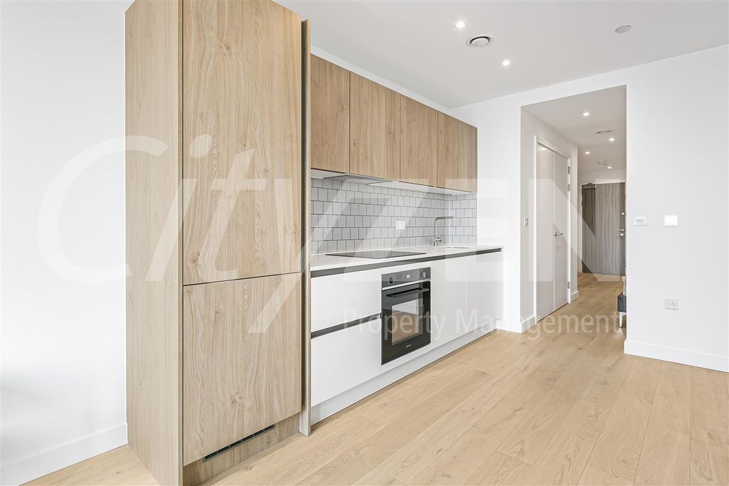 Property photo 2 of 31 Kitchen