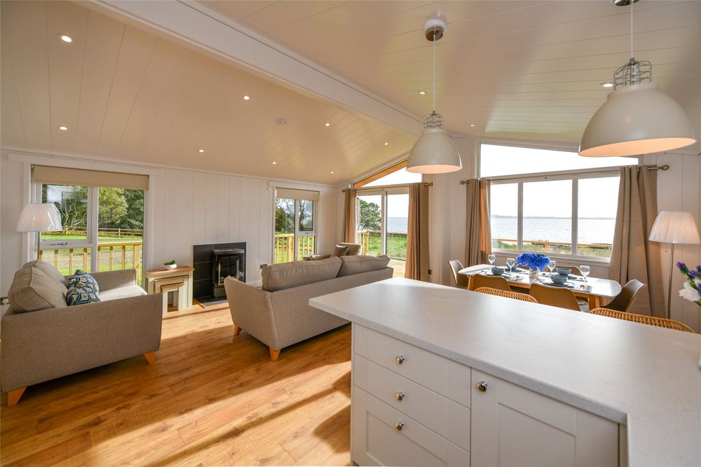 Property photo 2 of 16 Living/Kitchen Area