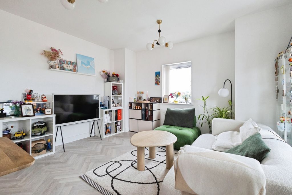 Property photo 3 of 14 Pbox-Img.Jpg
