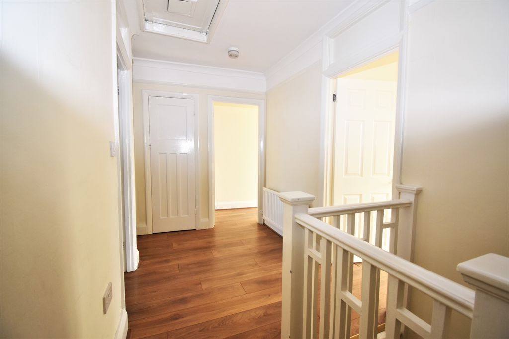 Property photo 2 of 9 Hallway