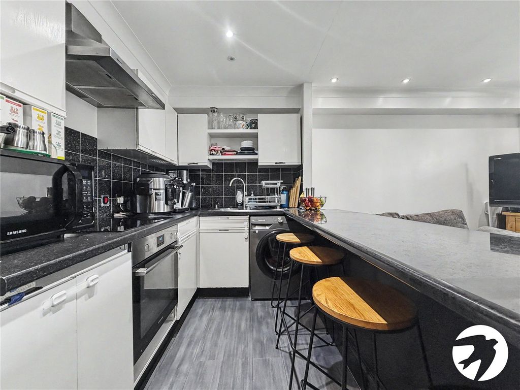 Property photo 2 of 10 Kitchen