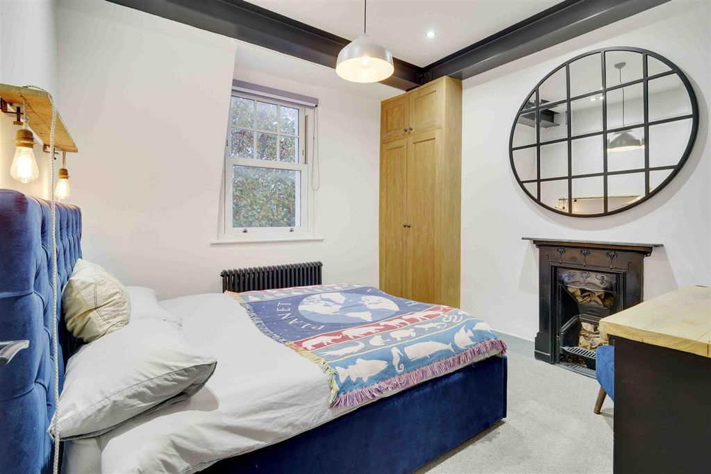 Property photo 3 of 17