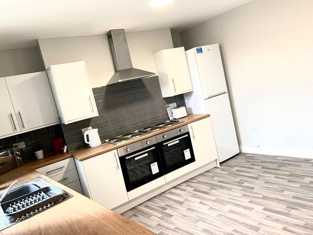 Property photo 2 of 23 Kitchen