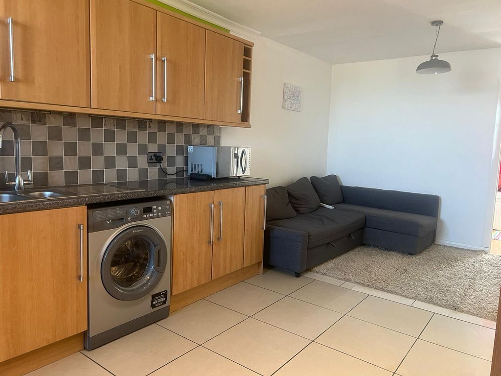 Property photo 1 of 8 Symington House, London, Se1