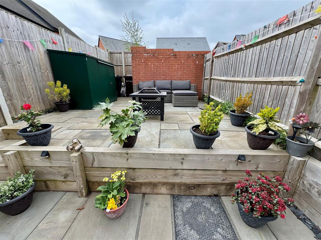 Property photo 3 of 11 Garden 2.Jpg