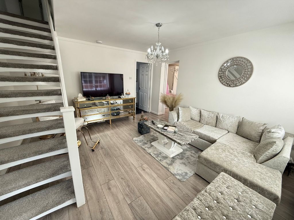 Property photo 3 of 10 3679026