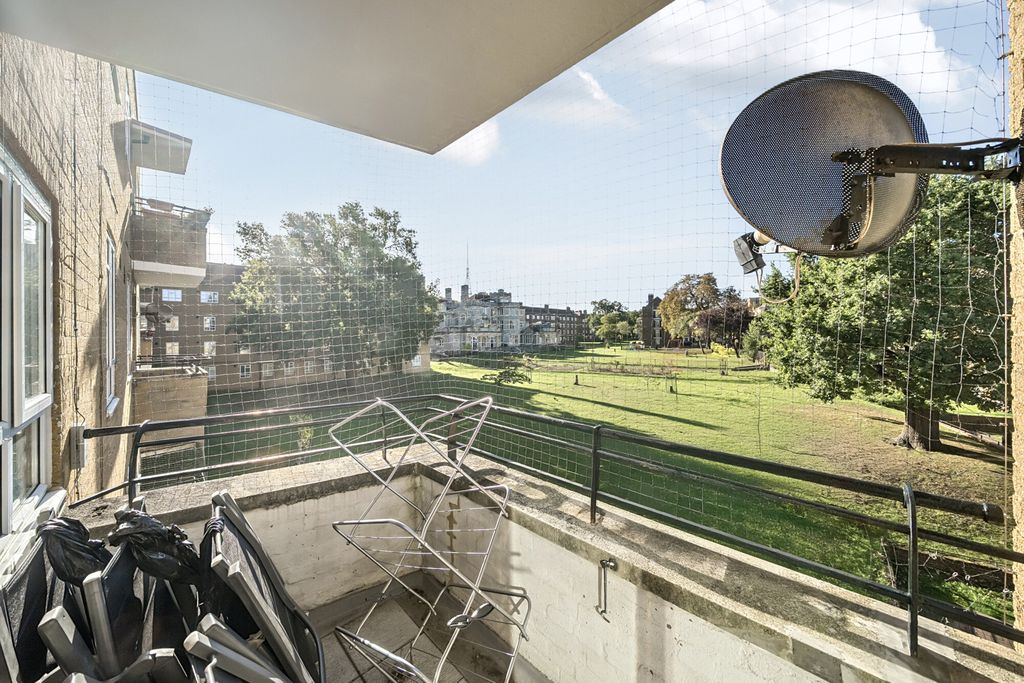 Property photo 3 of 10 Balcony