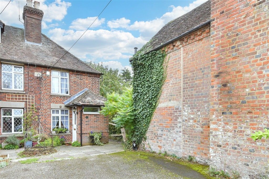 Property photo 1 of 11 External (Brochure)