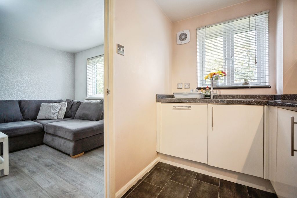 Property photo 2 of 11 Kitchen