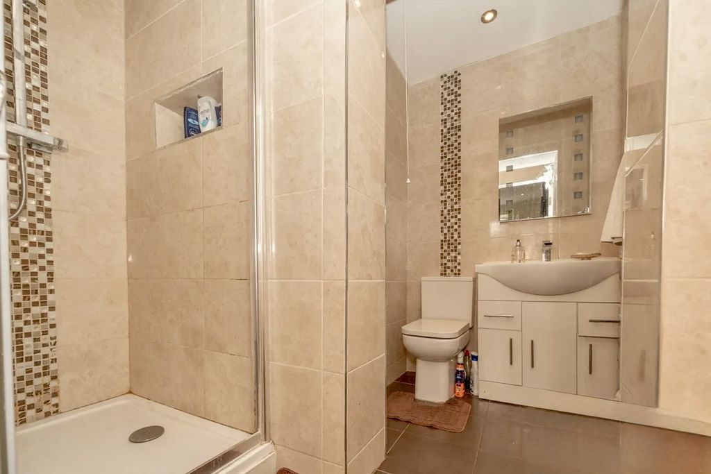 Additional image 20 of 7 bed detached house for saleGreat West Road, Hounslow, Greater London TW5
