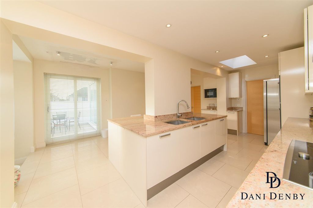 Property photo 3 of 24