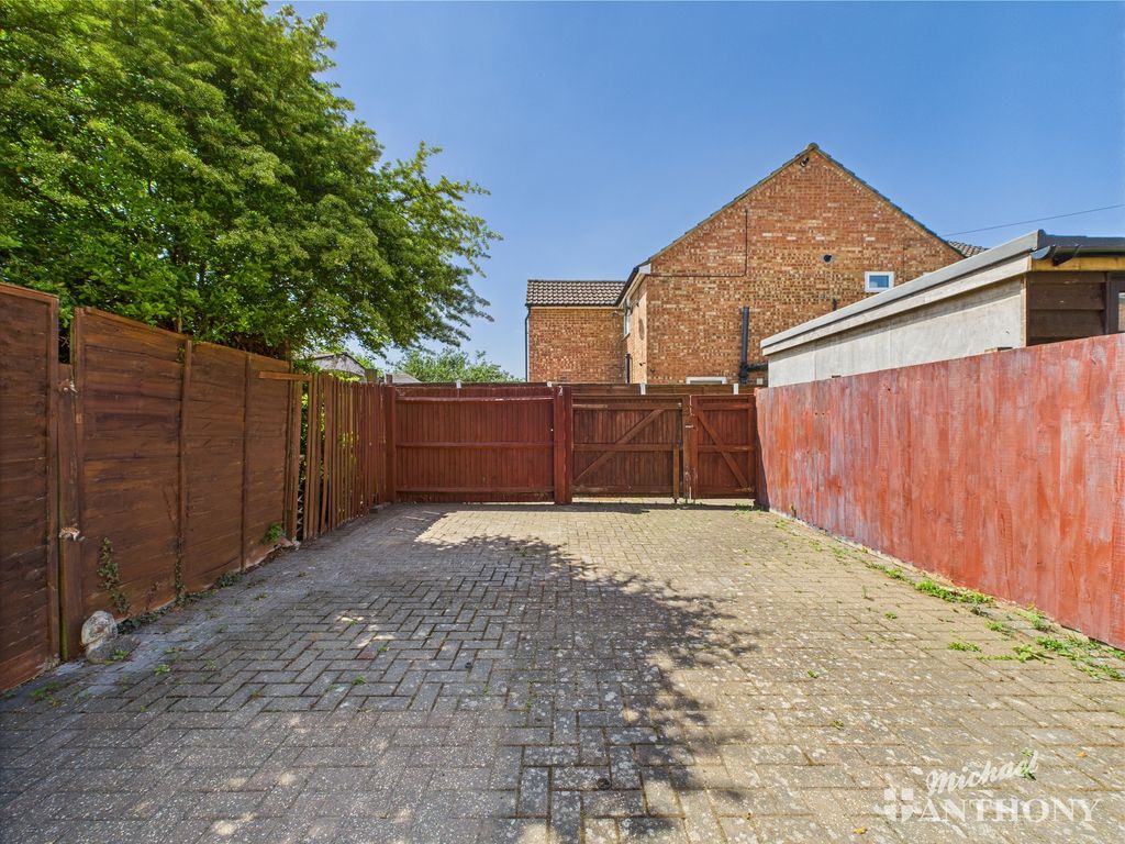 Property photo 3 of 11 Cam02773G0-Pr0298-Still007