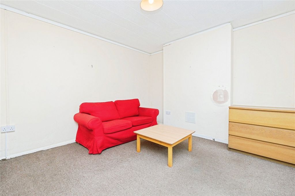 Property photo 2 of 29 Picture No. 02